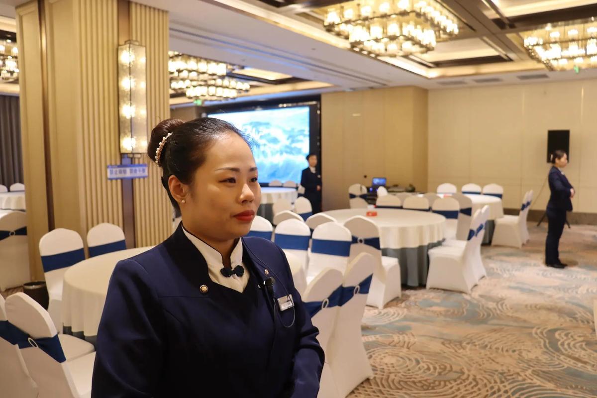 两会接待在即 京座海鲜以用心与训练提升服务标准